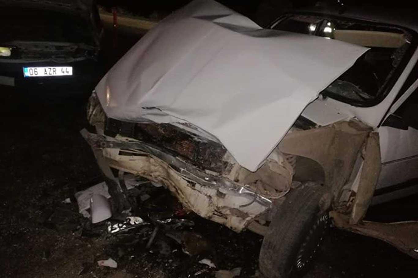 İki otomobil çarpıştı: 10 yaralı